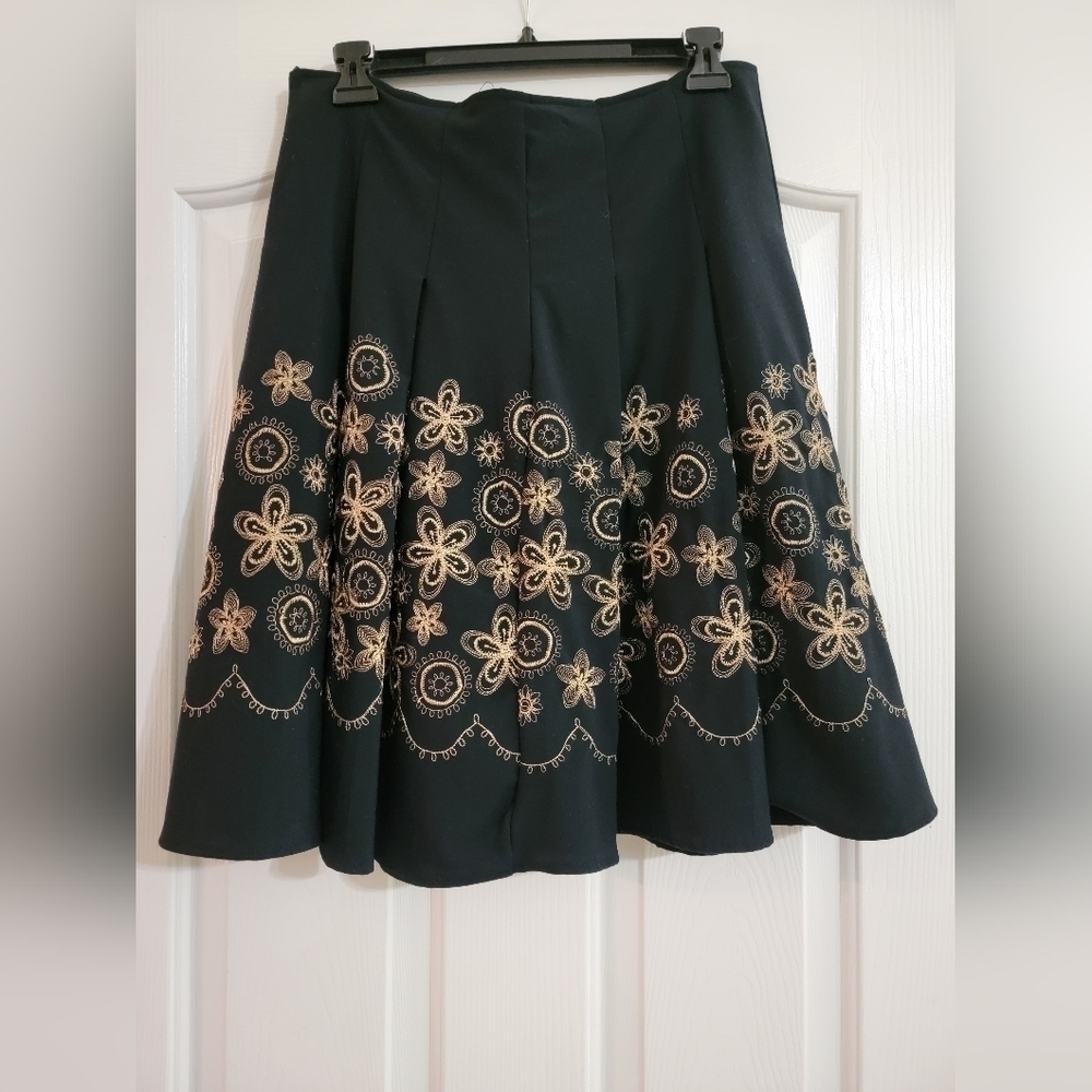 Appraisal Black and gold embroidered skirt